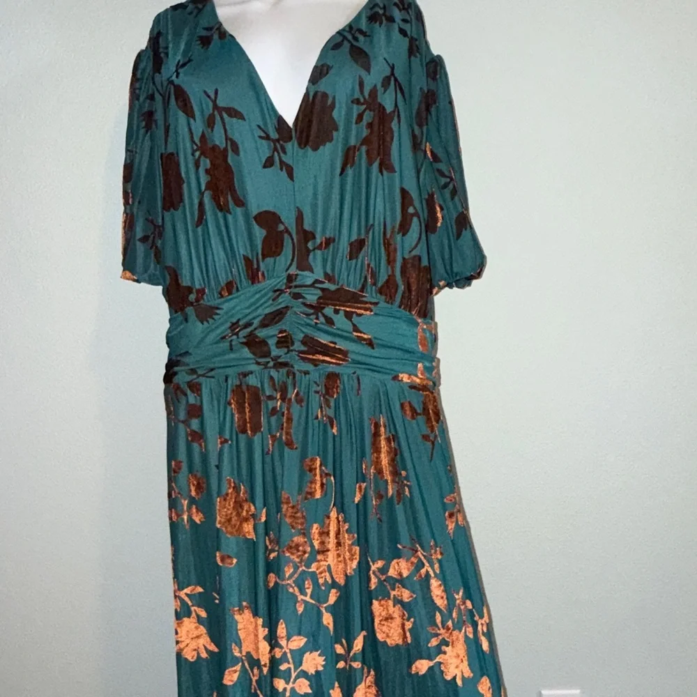 Baltic Born Leslie Velvet Maxi Dress in the Bronze + Jade color variant. - Picture 3 of 6